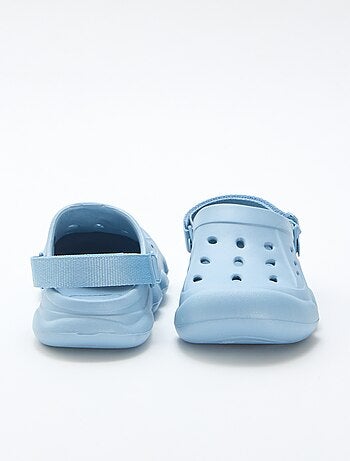 Paire de mules de plage fermées