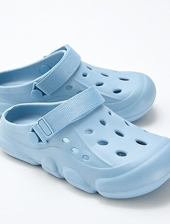 Paire de mules de plage fermées