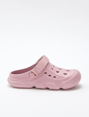 Paire de mules de plage fermées