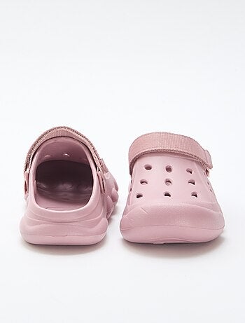 Paire de mules de plage fermées