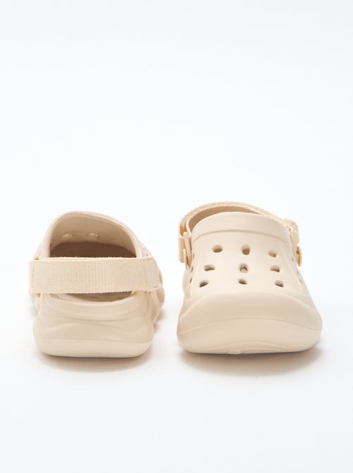 Paire de mules de plage fermées unie - Kiabi