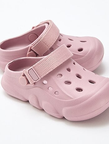 Paire de mules de plage fermées unie