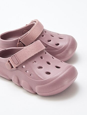 Paire de mules de plage fermées unie