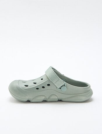 Paire de mules de plage fermées