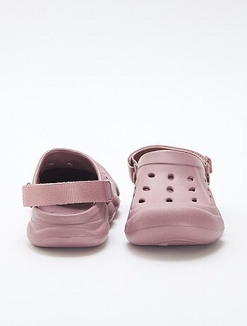 Paire de mules de plage fermées