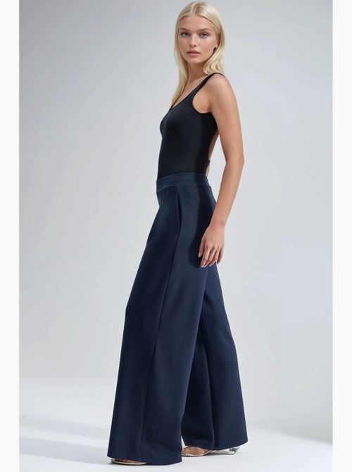 Palazzo-broek met elastische taille en plooien busem - Kiabi Palazzo-broek met elastische taille en plooien busem - Kiabi