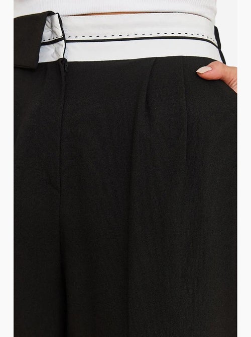 Palazzo-broek met wijde pijpen, asymmetrische taille en knopen lucci - Kiabi Palazzo-broek met wijde pijpen, asymmetrische taille en knopen lucci - Kiabi