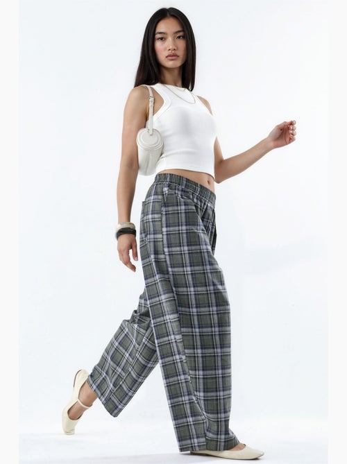 Pantalon à carreaux avec taille élastique et détail de poches hiccup - Kiabi Pantalon à carreaux avec taille élastique et détail de poches hiccup - Kiabi