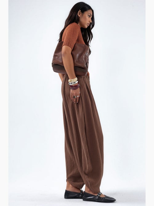 Pantalon à jambes larges avec taille élastique busem - Kiabi Pantalon à jambes larges avec taille élastique busem - Kiabi