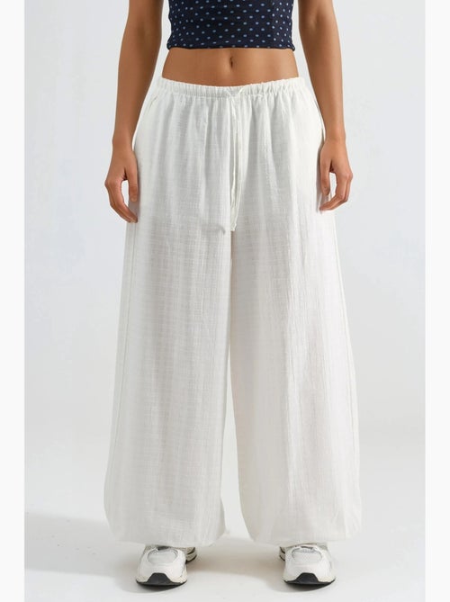 Pantalon à jambes larges et taille élastiquée avec cordon de serrage busem - Kiabi Pantalon à jambes larges et taille élastiquée avec cordon de serrage busem - Kiabi