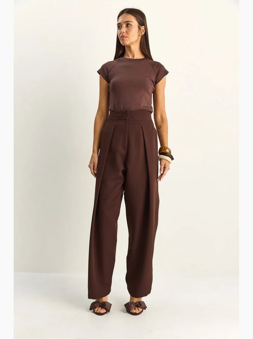 Pantalon à jambes larges taille haute avec plis lucci - Kiabi Pantalon à jambes larges taille haute avec plis lucci - Kiabi