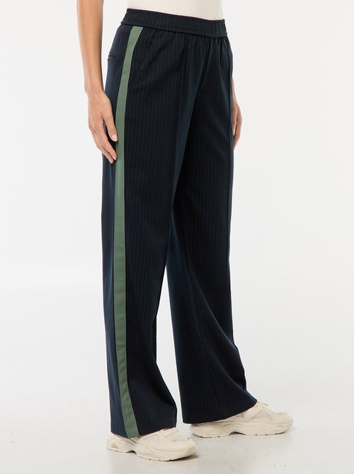 Pantalon à pinces avec bandes sur le côté - Kiabi
