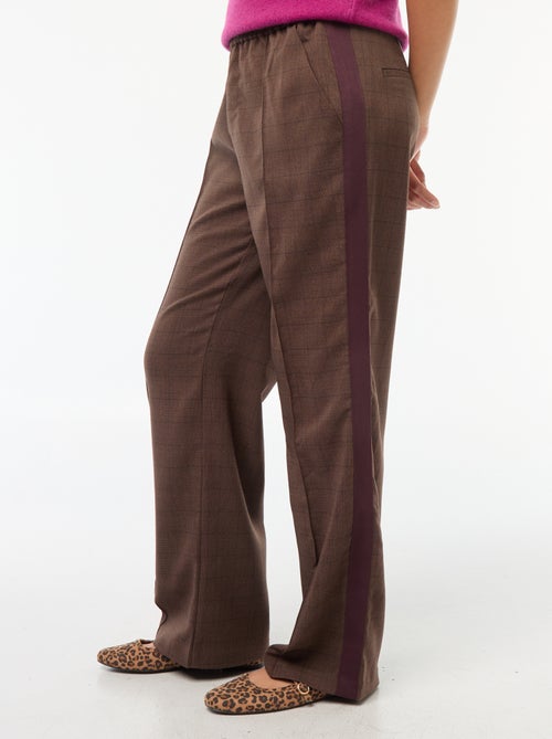 Pantalon à pinces avec bandes sur le côté - Kiabi