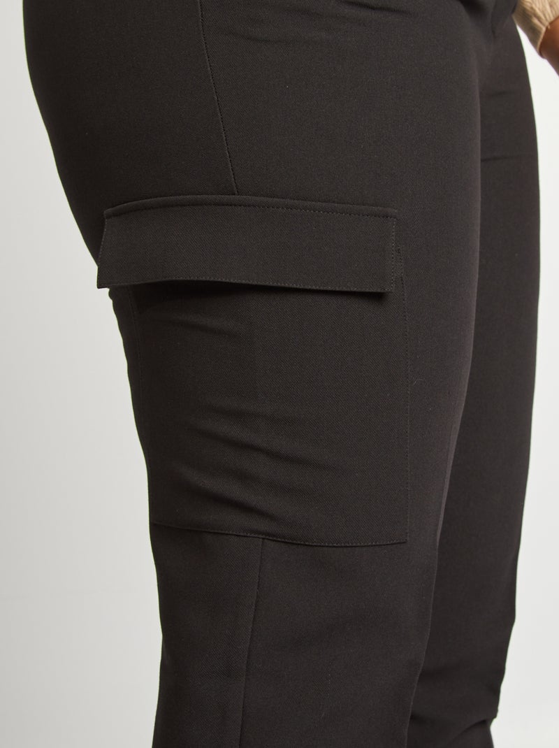 Pantalon avec poches à rabat noir - Kiabi