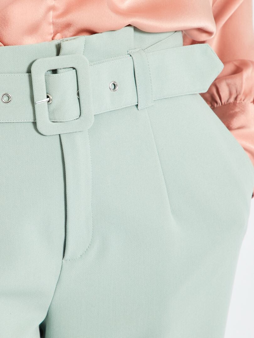 Pantalon carotte avec ceinture Vert - Kiabi