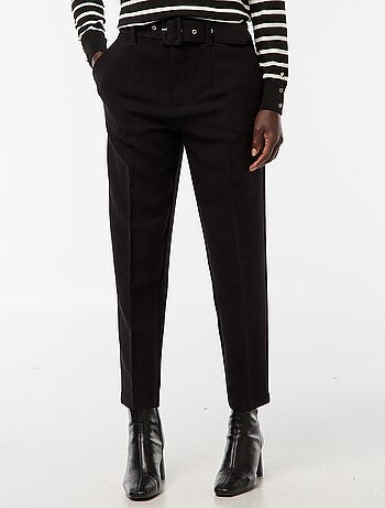 Pantalon carotte fluide avec ceinture à boucle