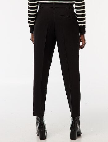 Pantalon carotte fluide avec ceinture à boucle