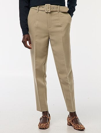 Pantalon carotte fluide avec ceinture à boucle