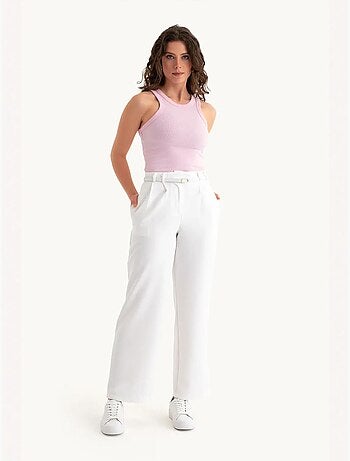 Pantalon carotte taille haute avec ceinture