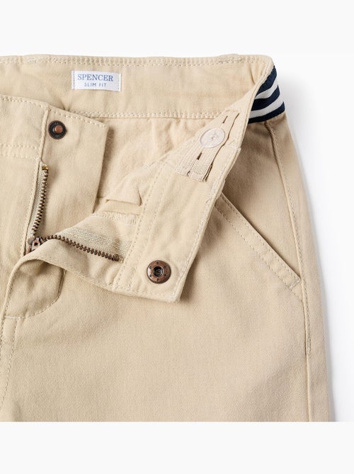 Pantalon chino slim en sergé avec bande rayée - Kiabi