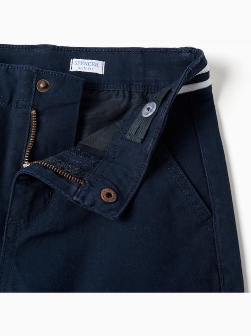 Pantalon chino slim en sergé avec bande rayée - Kiabi Pantalon chino slim en sergé avec bande rayée - Kiabi