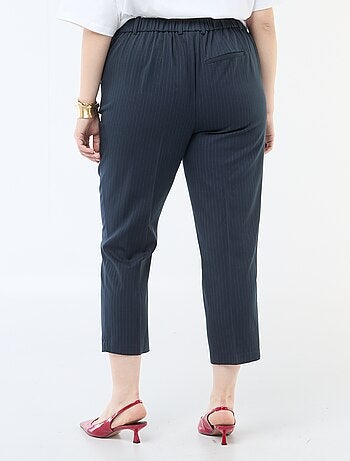 Pantalon cigarette avec ouverture par crochet et zippée