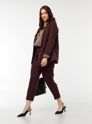 Pantalon cigarette avec ouverture par crochet et zippée