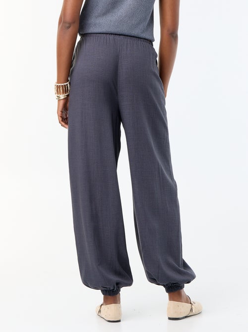 Pantalon coupe balloon uni avec 2 poches - Kiabi Pantalon coupe balloon uni avec 2 poches - Kiabi