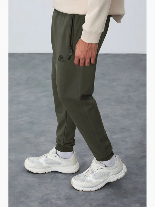 Pantalon de jogging homme avec poche zippée tommy - Kiabi Pantalon de jogging homme avec poche zippée tommy - Kiabi