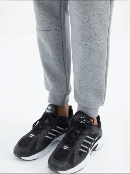 Pantalon de jogging homme coupe décontractée en molleton tommy - Kiabi Pantalon de jogging homme coupe décontractée en molleton tommy - Kiabi