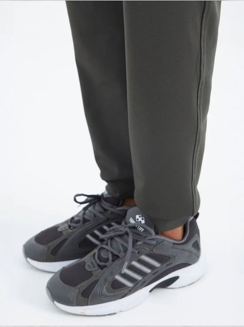 Pantalon de jogging homme coupe décontractée tommy - Kiabi Pantalon de jogging homme coupe décontractée tommy - Kiabi