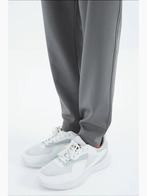 Pantalon de jogging homme coupe décontractée tommy - Kiabi Pantalon de jogging homme coupe décontractée tommy - Kiabi