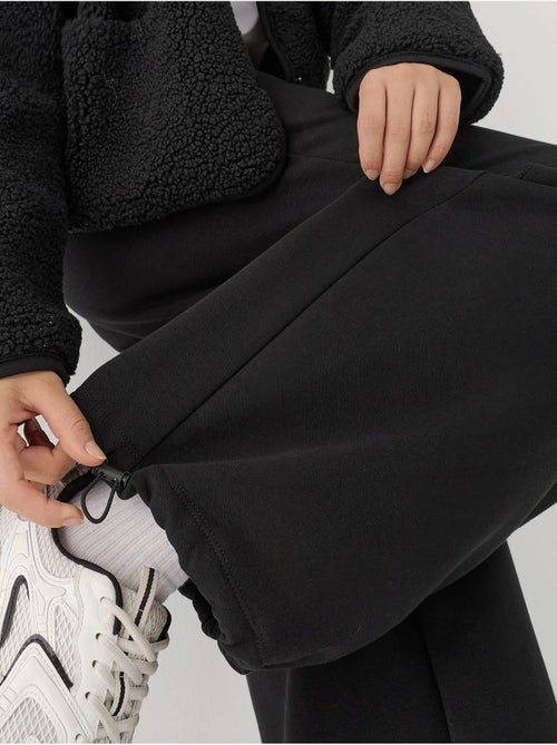 Pantalon de survêtement basique à coupe ajustée et surélevée hiccup - Kiabi Pantalon de survêtement basique à coupe ajustée et surélevée hiccup - Kiabi