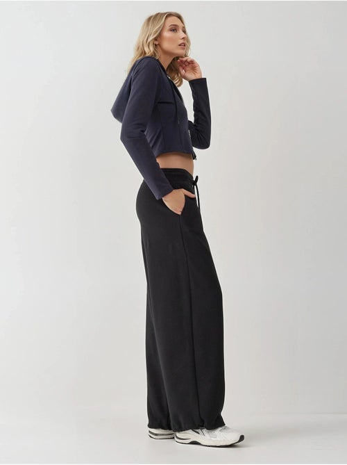 Pantalon de survêtement basique à coupe ajustée et surélevée hiccup - Kiabi Pantalon de survêtement basique à coupe ajustée et surélevée hiccup - Kiabi