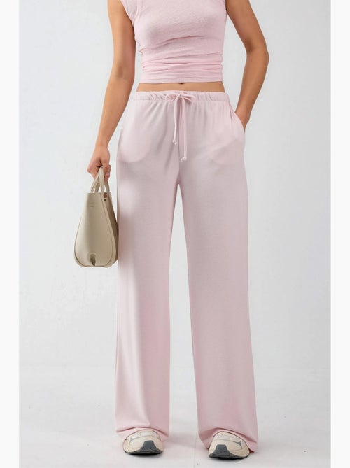Pantalon de survêtement coupe décontractée jambes larges avec cordon de serrage à la taille busem - Kiabi Pantalon de survêtement coupe décontractée jambes larges avec cordon de serrage à la taille busem - Kiabi