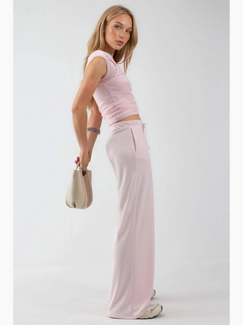 Pantalon de survêtement coupe décontractée jambes larges avec cordon de serrage à la taille busem - Kiabi Pantalon de survêtement coupe décontractée jambes larges avec cordon de serrage à la taille busem - Kiabi
