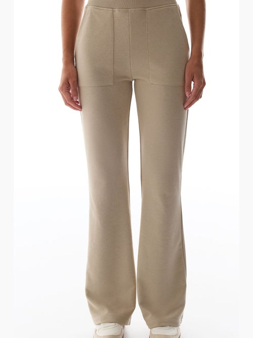 Pantalon de survêtement évasé avec détail côtelé penti - Kiabi Pantalon de survêtement évasé avec détail côtelé penti - Kiabi