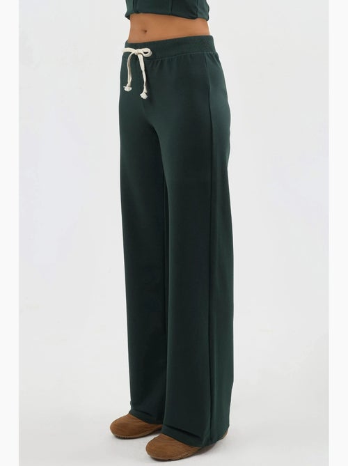 Pantalon de survêtement taille haute, jambes droites et cordon de serrage busem - Kiabi Pantalon de survêtement taille haute, jambes droites et cordon de serrage busem - Kiabi