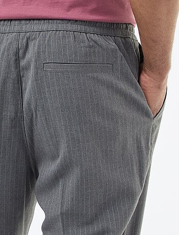 Pantalon de ville à fines rayures
