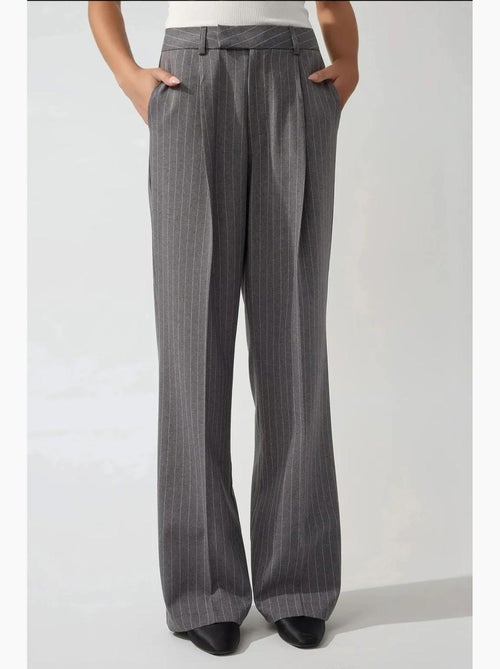 Pantalon droit à rayures plissées hiccup - Kiabi Pantalon droit à rayures plissées hiccup - Kiabi