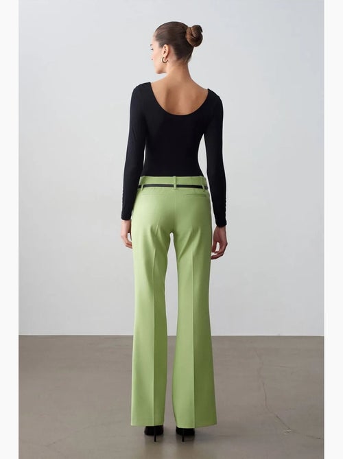 Pantalon droit en crêpe avec ceinture dilvin - Kiabi Pantalon droit en crêpe avec ceinture dilvin - Kiabi