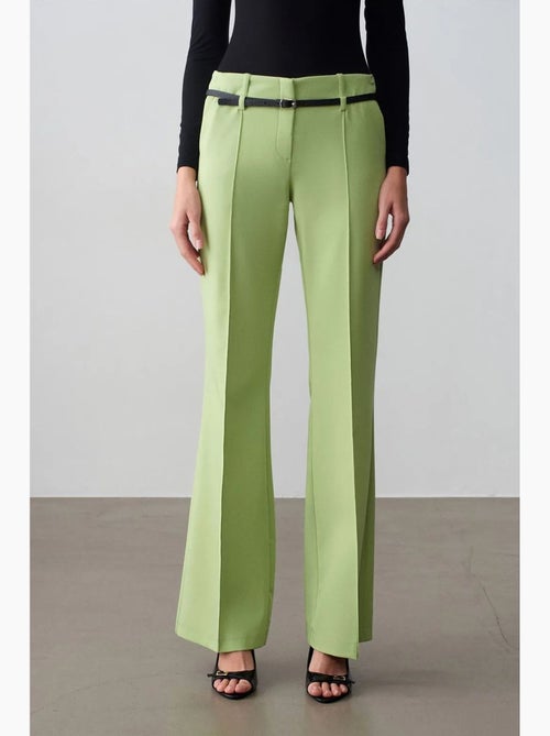 Pantalon droit en crêpe avec ceinture dilvin - Kiabi Pantalon droit en crêpe avec ceinture dilvin - Kiabi