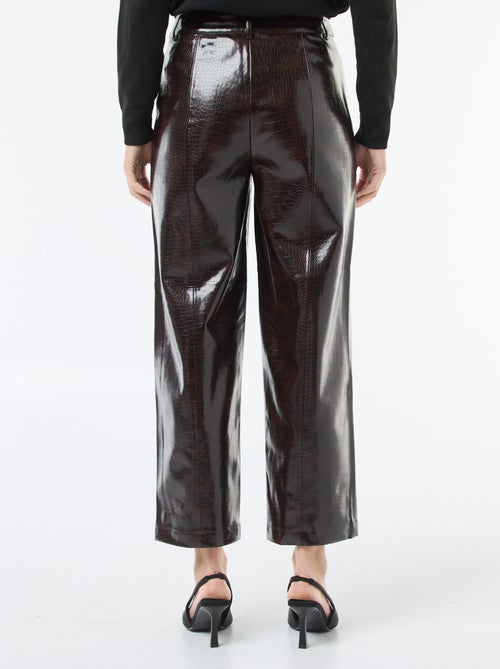 Pantalon droit en simili façon 'peau de serpent' - Kiabi