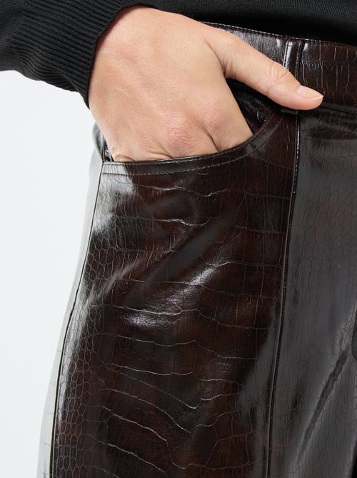 Pantalon droit en simili façon 'peau de serpent' - Kiabi
