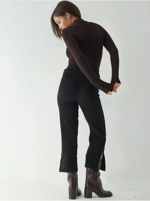 Pantalon droit texturé taille haute de qualité supérieure hiccup - Kiabi Pantalon droit texturé taille haute de qualité supérieure hiccup - Kiabi