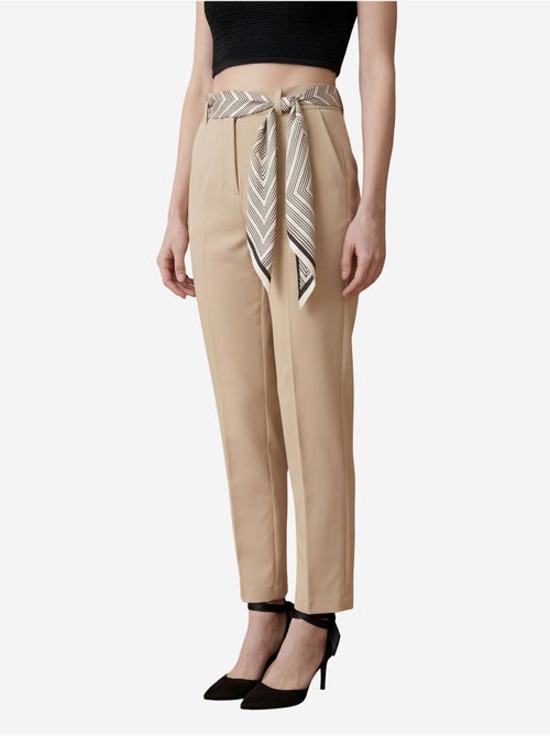 Pantalon en crêpe à jambe droite et taille haute avec ceinture my fashion - Kiabi Pantalon en crêpe à jambe droite et taille haute avec ceinture my fashion - Kiabi
