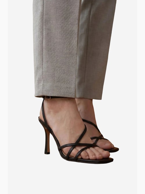 Pantalon en crêpe à jambe droite et taille haute avec ceinture my fashion - Kiabi Pantalon en crêpe à jambe droite et taille haute avec ceinture my fashion - Kiabi