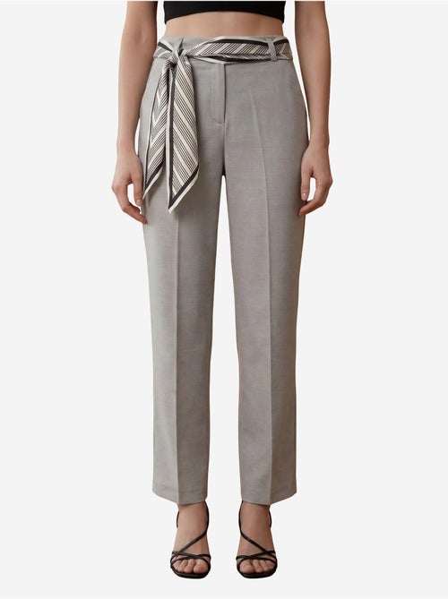 Pantalon en crêpe à jambe droite et taille haute avec ceinture my fashion - Kiabi Pantalon en crêpe à jambe droite et taille haute avec ceinture my fashion - Kiabi