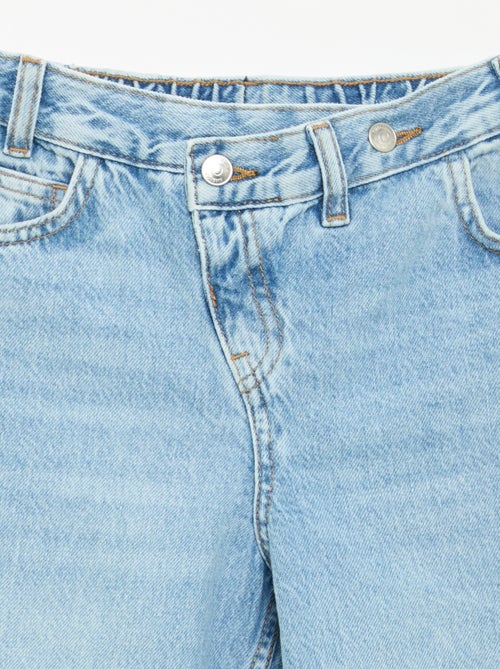 Pantalon en denim avec patte de boutonnage décalée - Kiabi