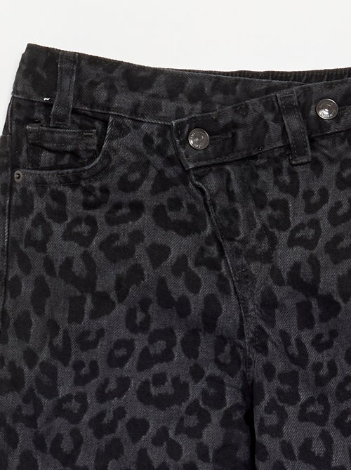 Pantalon en denim avec patte de boutonnage décalée - Kiabi Pantalon en denim avec patte de boutonnage décalée - Kiabi